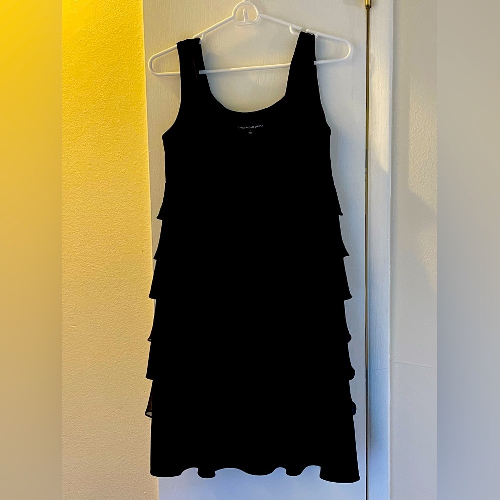 Fun multi-layered black cocktail dress, size 4 in good condition!